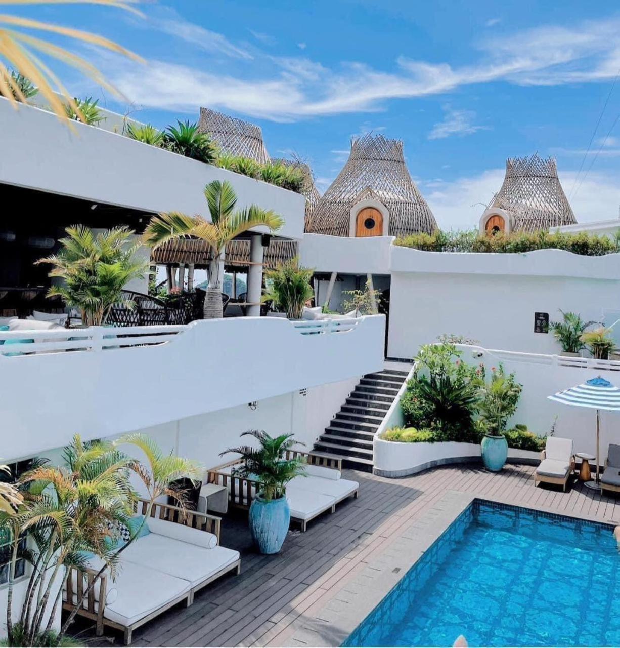 Hotel Perle D'Orient Cat Ba - Mgallery Chan Chau Luaran gambar The rooftop pool at the hotel